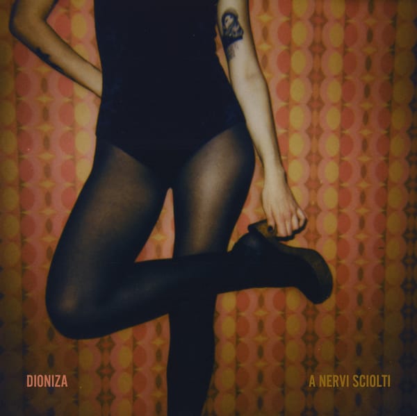 A Nervi Sciolti di Dioniza, tra sabbie mobili e il cambiare pelle